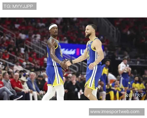 库里盛赞巴特勒训练赛表现出色攻防两端展现统治力 库里盛赞巴特勒训练赛表现出色攻防两端展现统治力