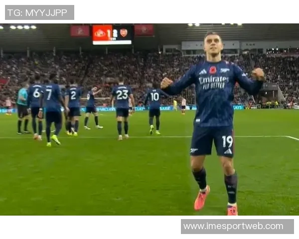 拉亚扑救布罗比近距离射门后失误队友提醒才稳住球权 拉亚扑救布罗比近距离射门后失误队友提醒才稳住球权