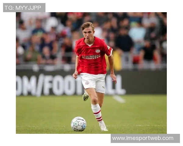 埃因霍温宣布卢克德容告别仪式球员荣登星光大道荣耀时刻