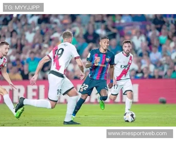 阿贾克斯主帅盛赞奥斯梅恩速度与力量可与德罗巴伊布相媲美