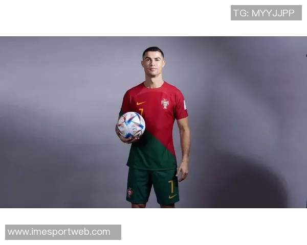 C罗分享回归葡萄牙国家队的帅气照片墨镜加持魅力十足