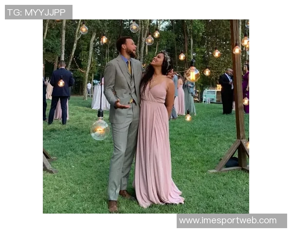 夸梅：库嫂应珍惜库里真爱而非追求外在不满